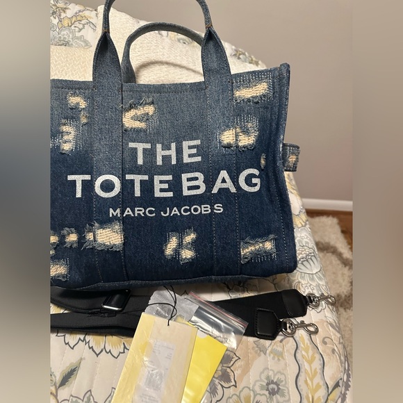Marc Jacobs THE RIP
AND REPAIR DENIM MEDIUM TOTE BAG - Picture 4 of 15